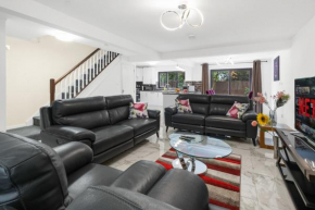 Luxury 4 Bedroom House near NEC - HS2 - Airport - Heartland Hospital - Star City - Birmingham City University - Aston University